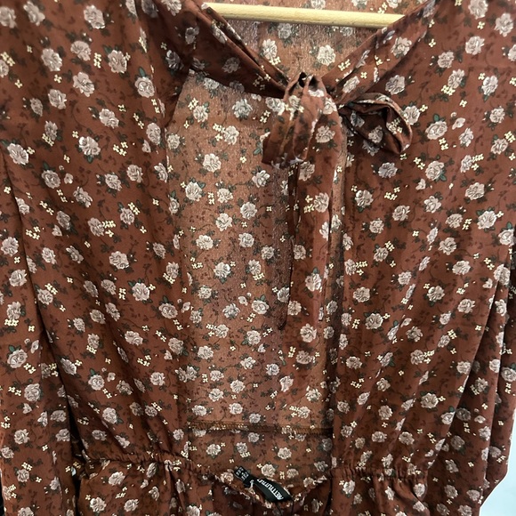 Dress with open back - Picture 4 of 11